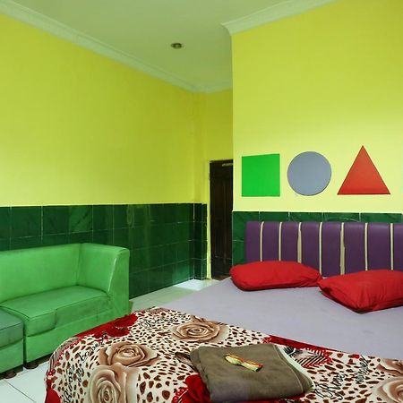 Hotel Ellysta Tangerang Exterior foto