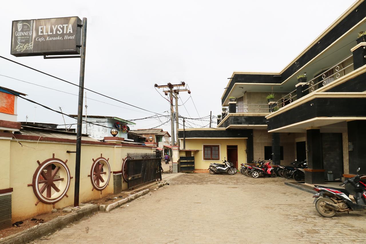 Hotel Ellysta Tangerang Exterior foto